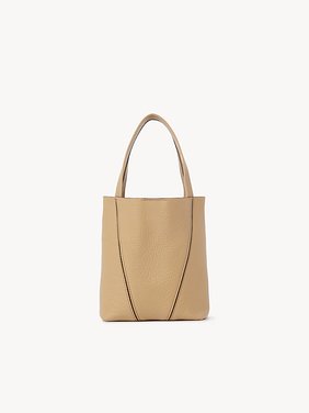 Small Chloé Spin tote bag in grained leather Shiny grained calfskin
Milky Brown 