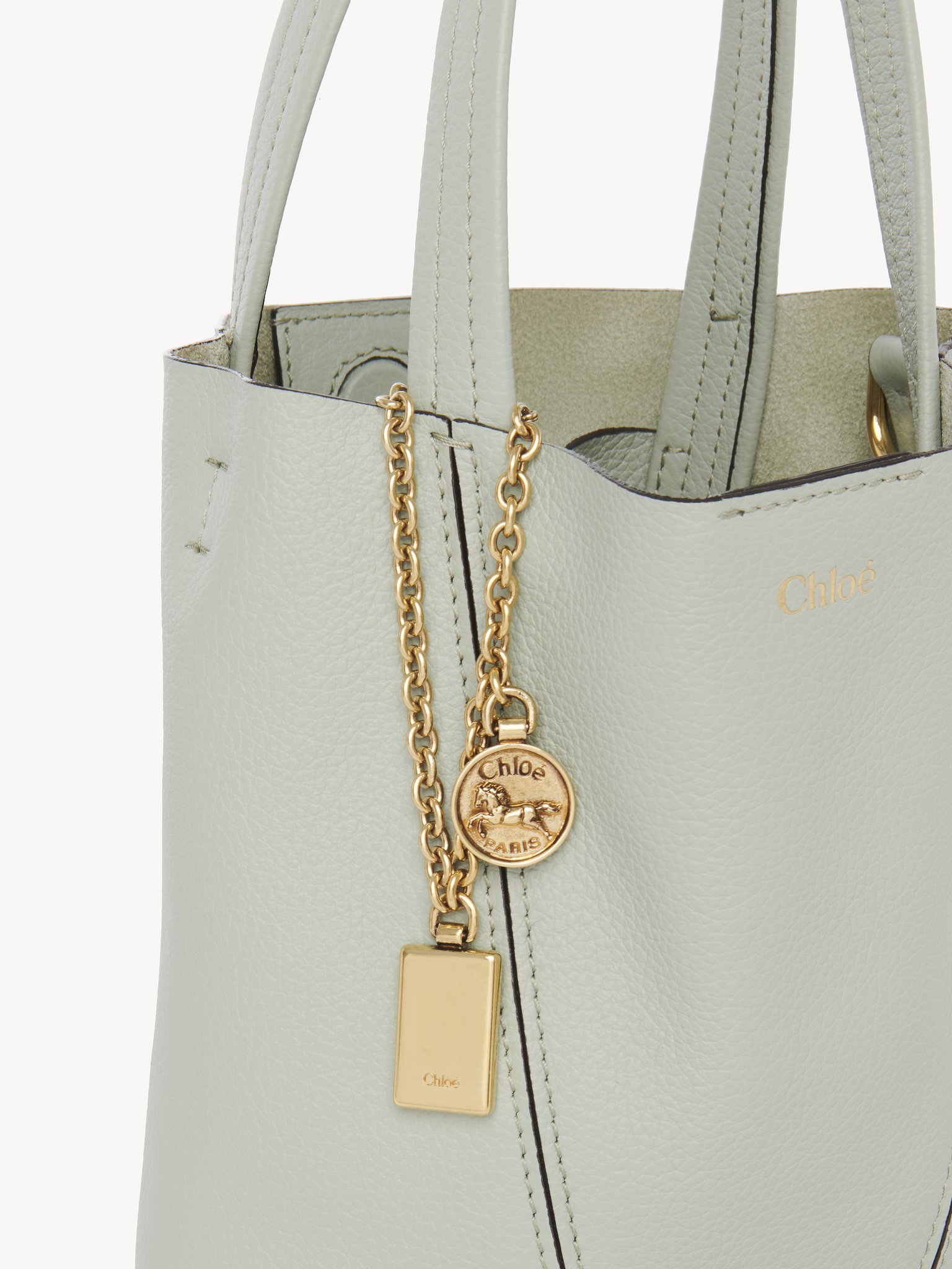 Small Chloé Spin tote bag in grained leather Shiny grained calfskin
Sea Grass Front view of the product being worn