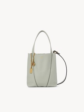 Small Chloé Spin tote bag in grained leather Shiny grained calfskin
Sea Grass