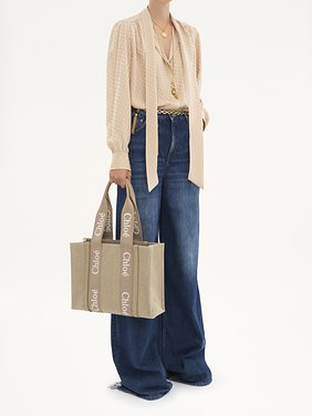 Woody tote bag in linen & leather Linen canvas, calfskin & webbing
Boyish Brown [*** acc_altImage_shotG ***]