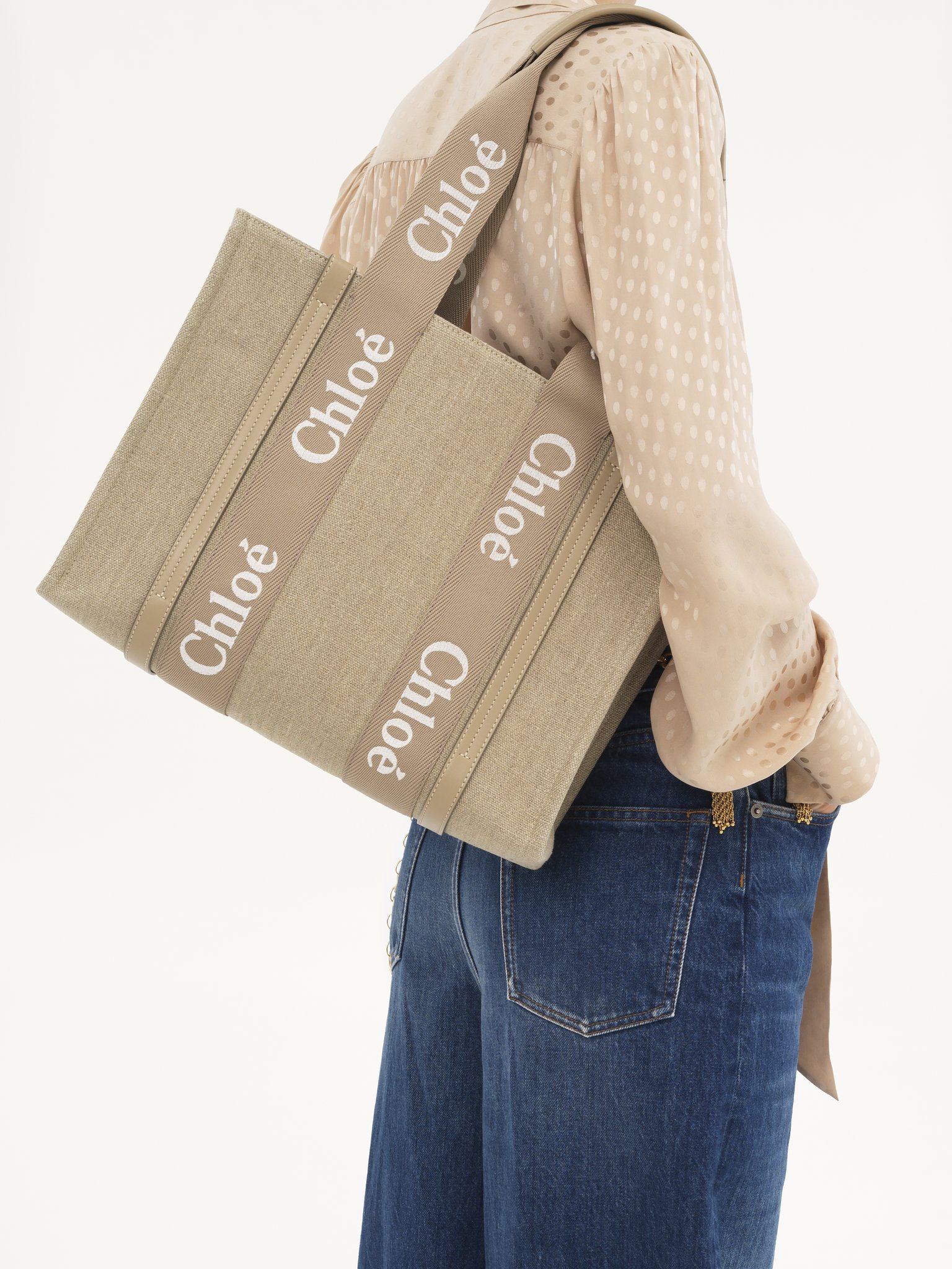 Woody tote bag in linen & leather Linen canvas, calfskin & webbing
Boyish Brown Back view of the product