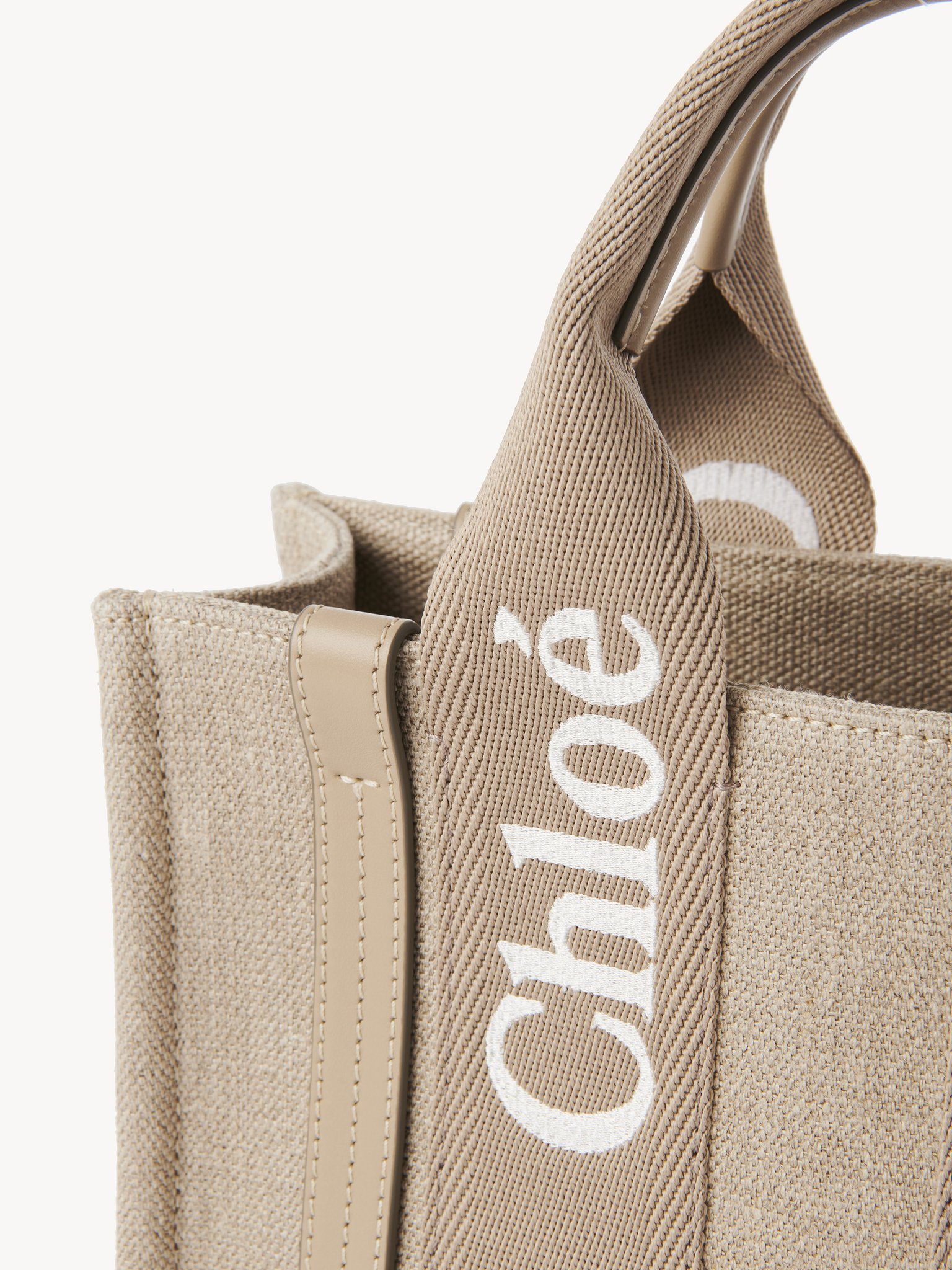 Woody tote bag in linen & leather Linen canvas, calfskin & webbing
Boyish Brown Front view of the product being worn