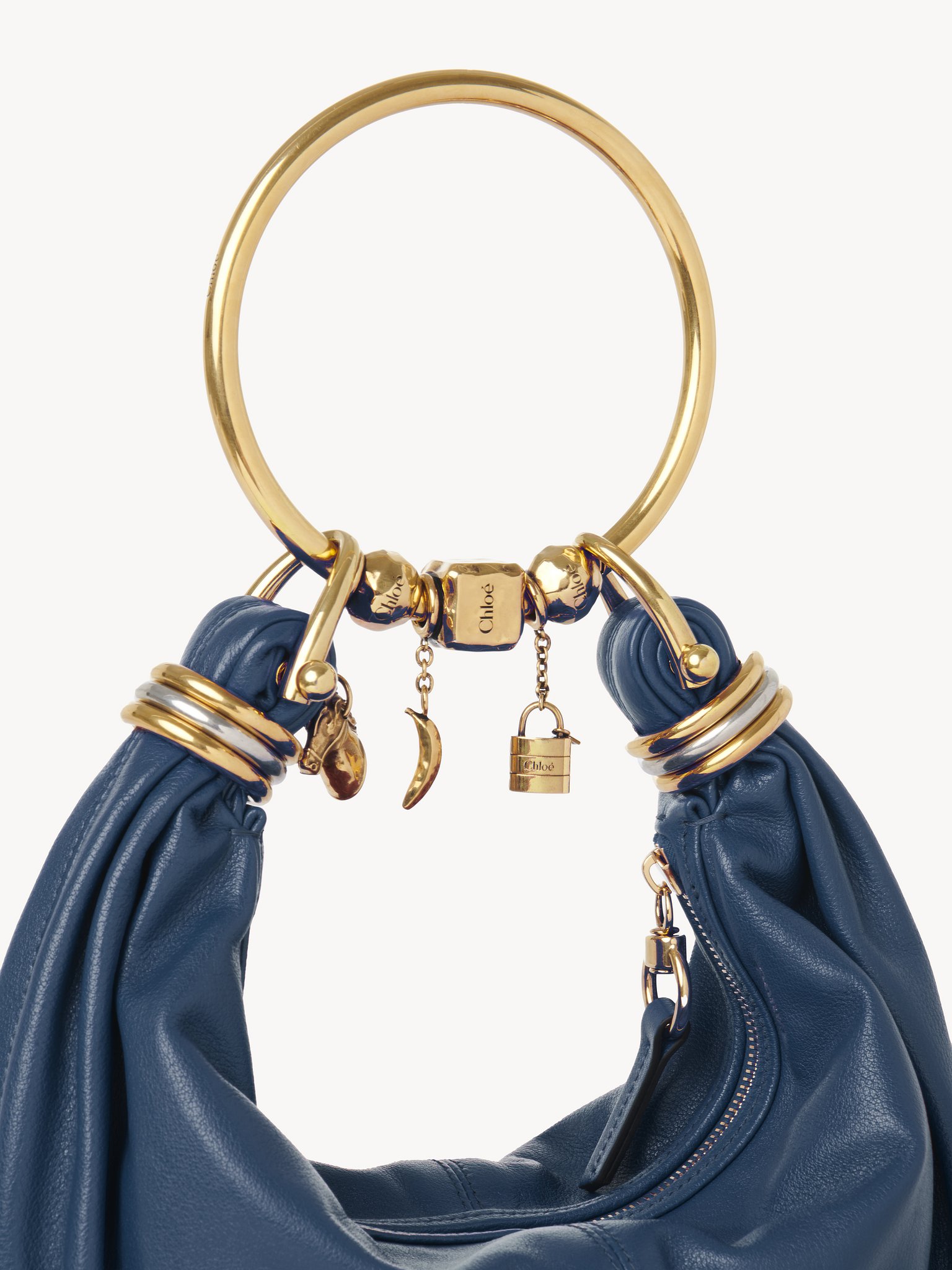 Small Bracelet Hobo bag in grained leather Shiny grained calfskin
Tapestry Blue 