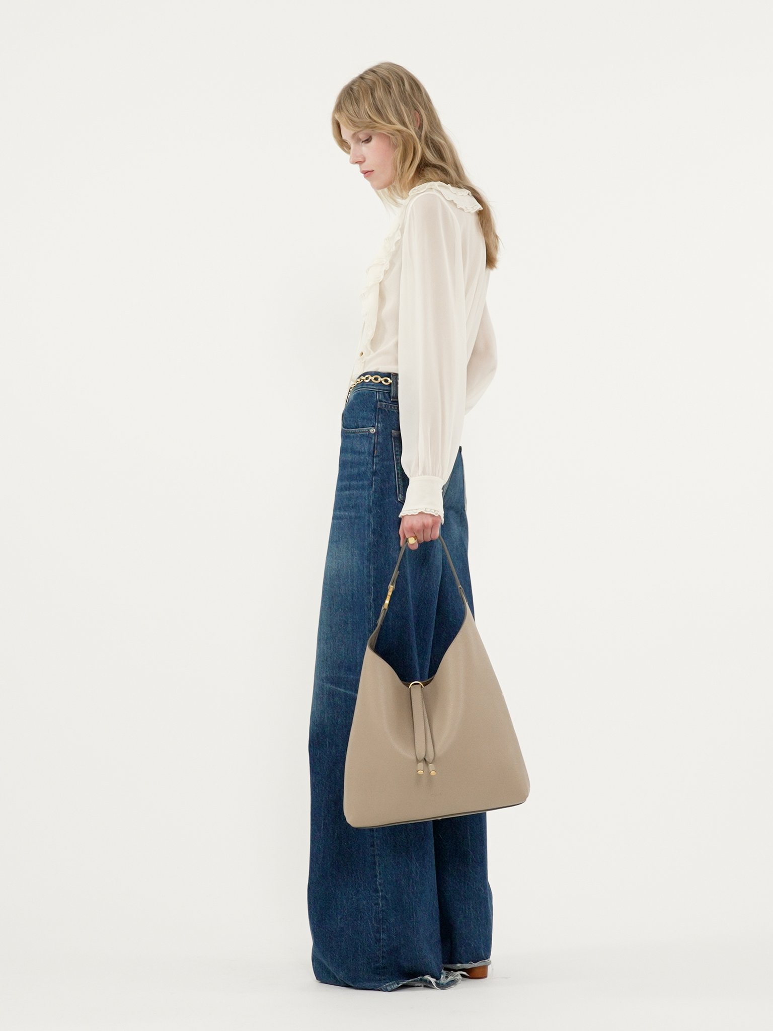 Marcie hobo bag in grained leather Grained calfskin
Boyish Brown [*** acc_altImage_shotV ***]