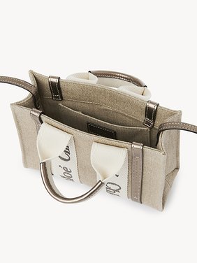 Mini Woody tote bag in linen & leather Linen canvas & metallized calfskin
Shiny Grey Product detail