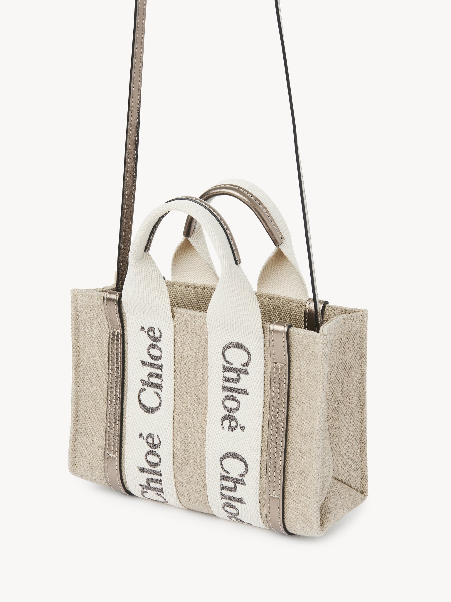 Mini Woody tote bag in linen & leather Linen canvas & metallized calfskin
Shiny Grey Back view of the product