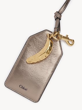 Chloé Symbols Banana tag in metallised leather Metallised calfskin
Shiny Grey Product detail