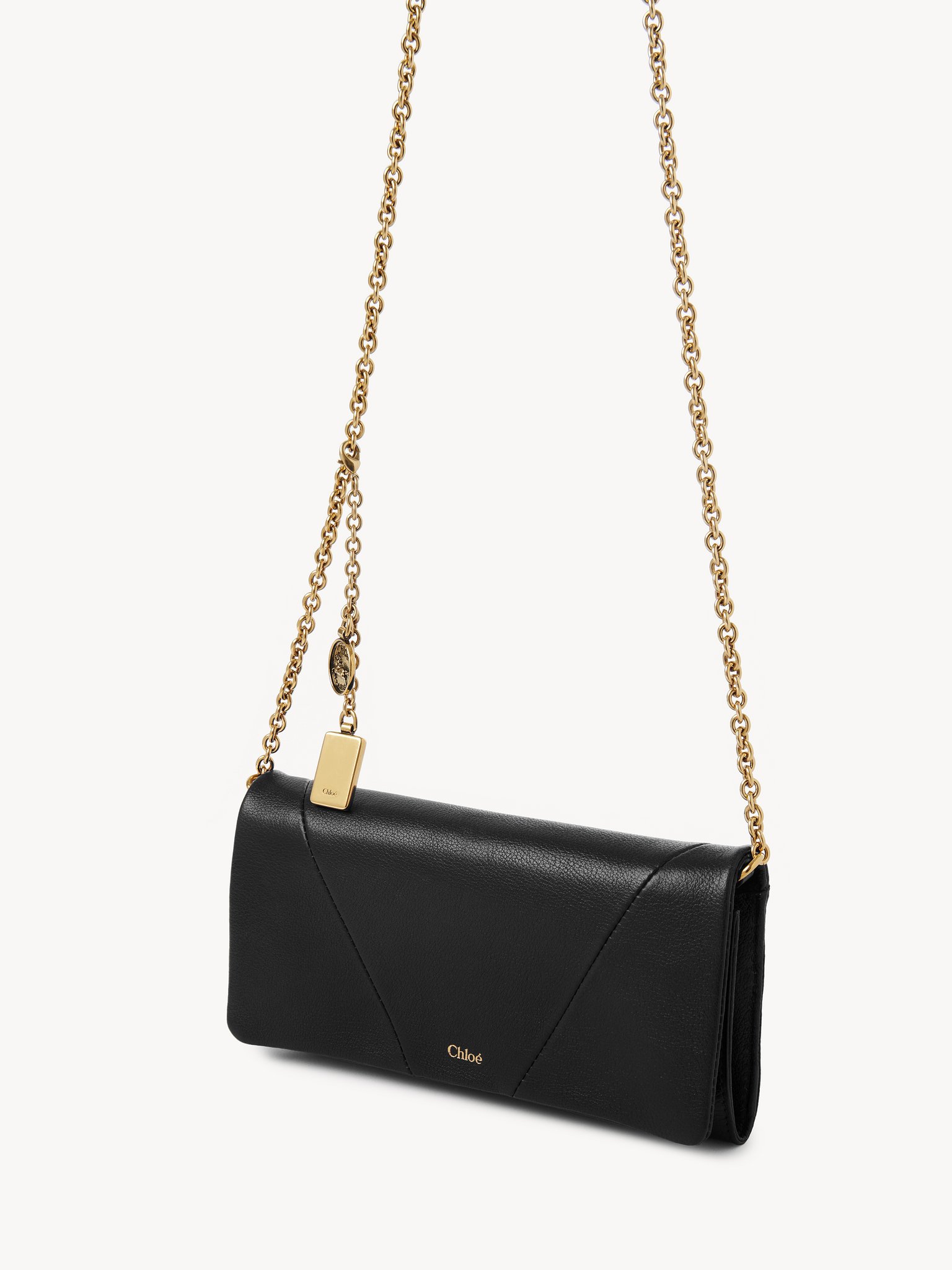 Chloé Spin flap wallet on chain in grained leather Grained buffalo leather
Black Back view of the product