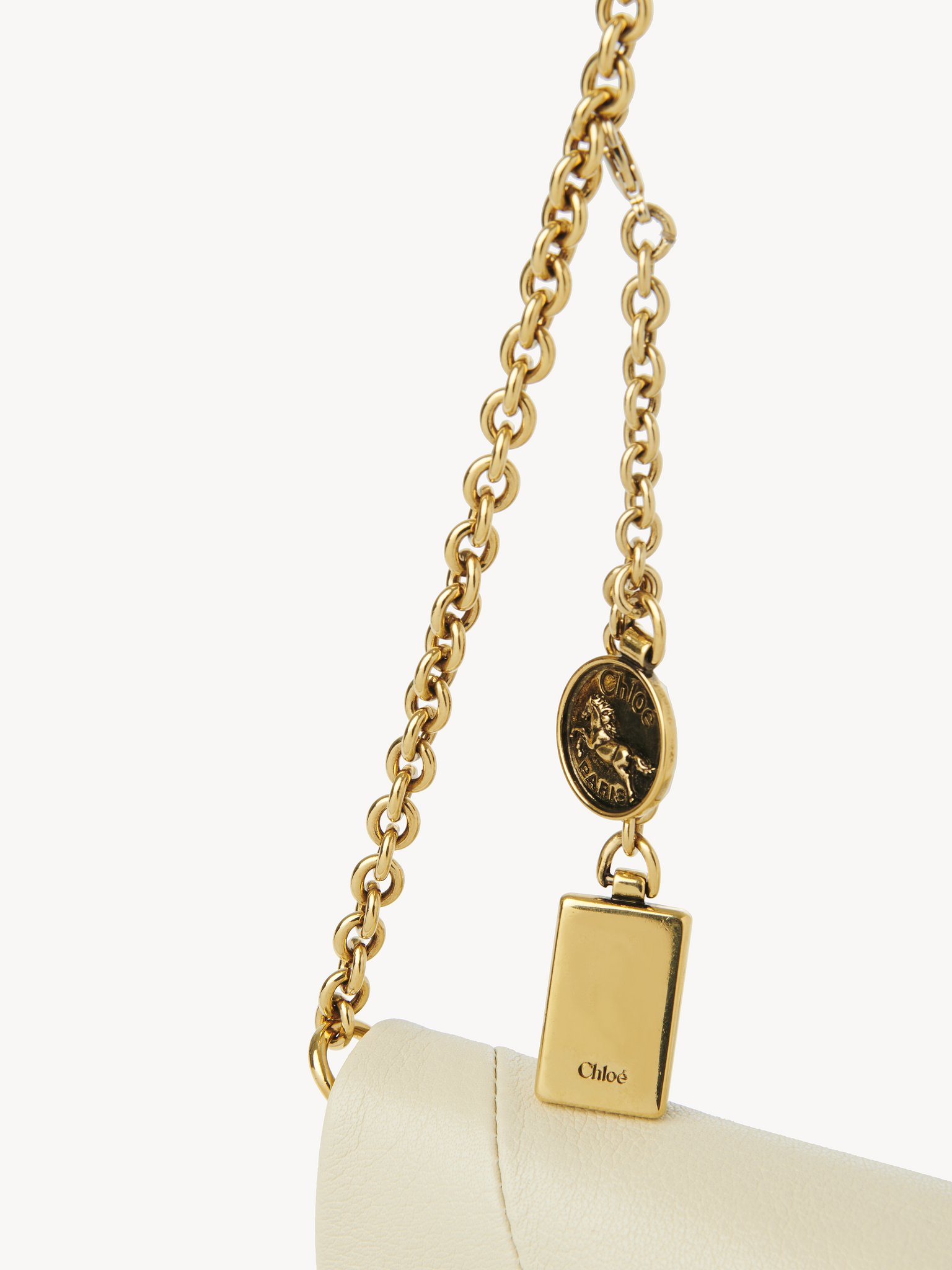 Chloé Spin flap wallet on chain in grained leather Grained buffalo leather
Vegetal Beige 