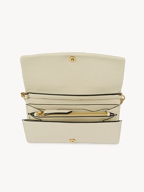 Chloé Spin flap wallet on chain in grained leather Grained buffalo leather
Vegetal Beige Product detail