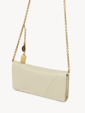 Chloé Spin flap wallet on chain in grained leather Grained buffalo leather
Vegetal Beige Back view of the product