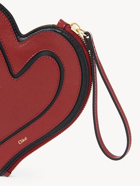 Chloé Symbols Heart flat pouch in grained leather Shiny grained calfskin
Red Flame Front view of the product being worn