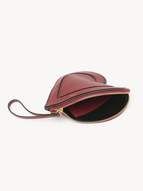 Chloé Symbols Heart flat pouch in grained leather Shiny grained calfskin
Red Flame Product detail