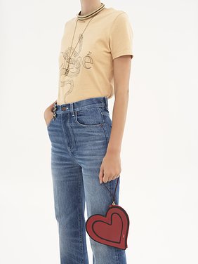 Chloé Symbols Heart flat pouch in grained leather Shiny grained calfskin
Red Flame Back view of the product