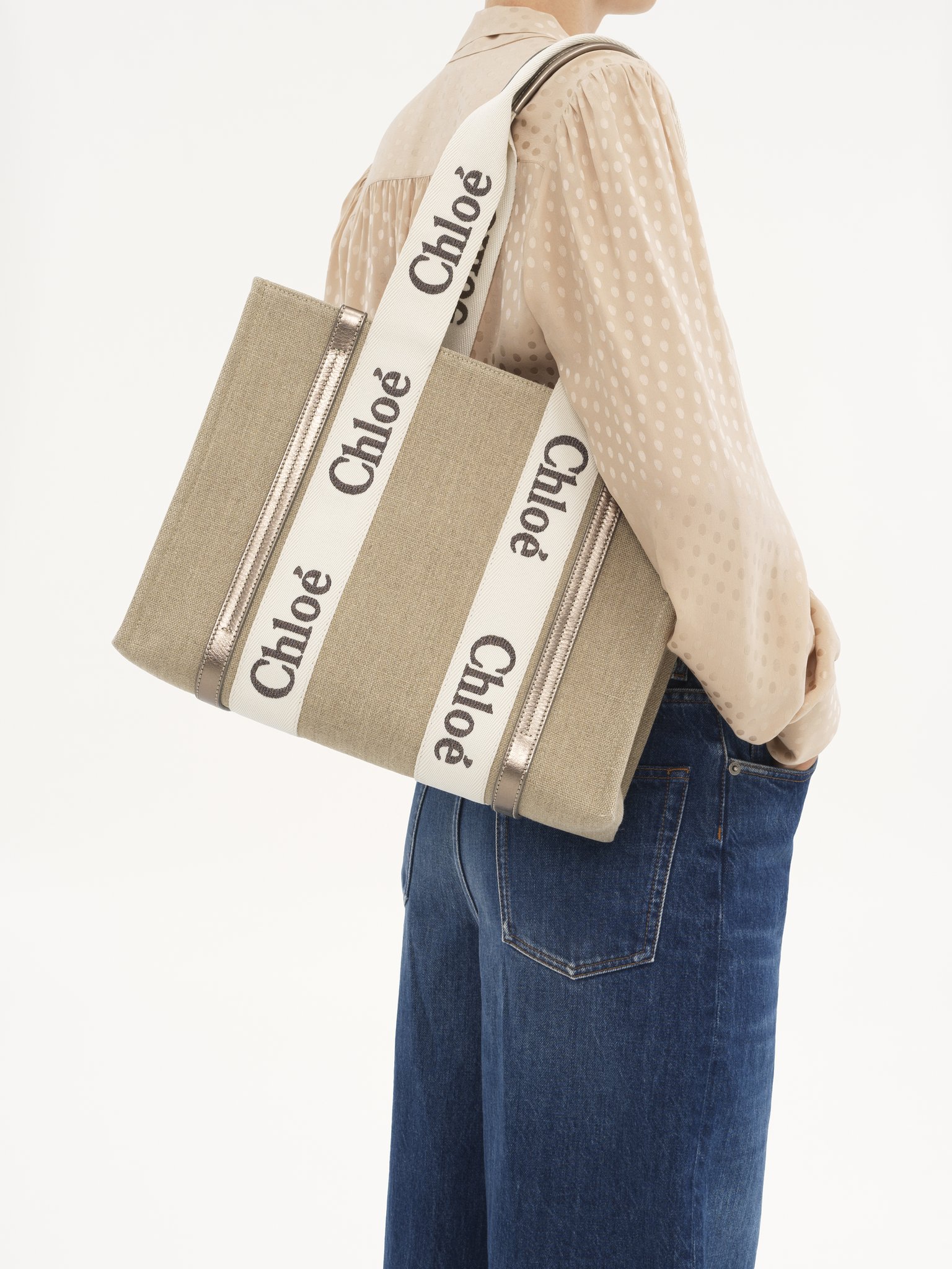 Woody tote bag in linen & leather Linen & metallized calfskin
Shiny Gray Back view of the product