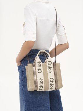 Small Woody tote bag in linen & leather Linen & metallized calfskin
Shiny Gray Back view of the product