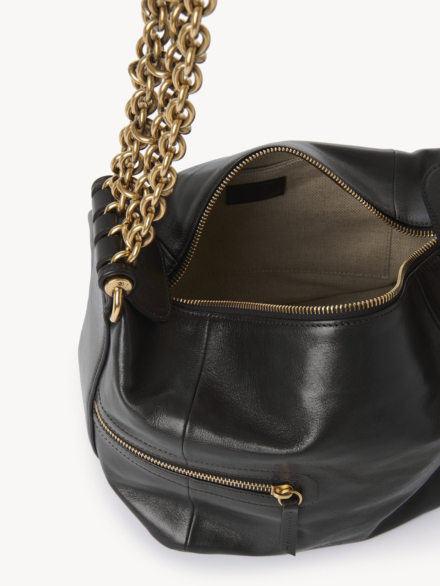 Camera Chain bag in shiny leather Natural shiny buffalo leather
Black 