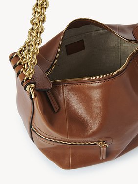 Camera Chain bag in shiny leather Natural shiny buffalo leather
Clay Brown 