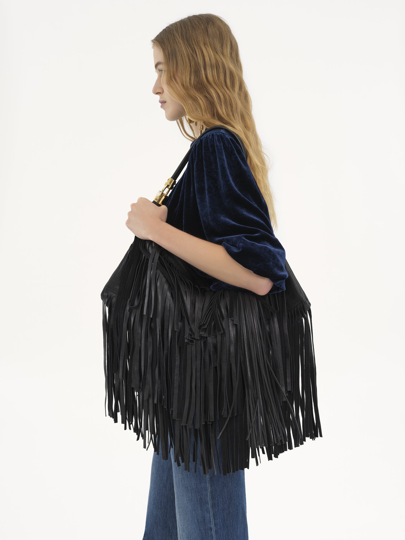 Chloé Foulard shoulder bag in fringed leather Fringed buffalo leather
Black Back view of the product