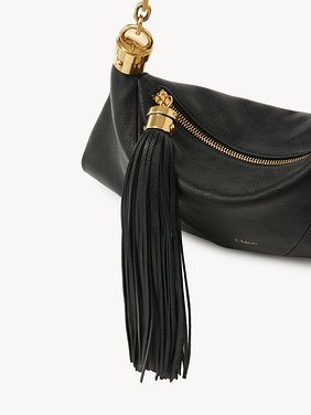 Small Chloé Foulard shoulder bag in grained leather Grained buffalo leather
Black Front view of the product being worn