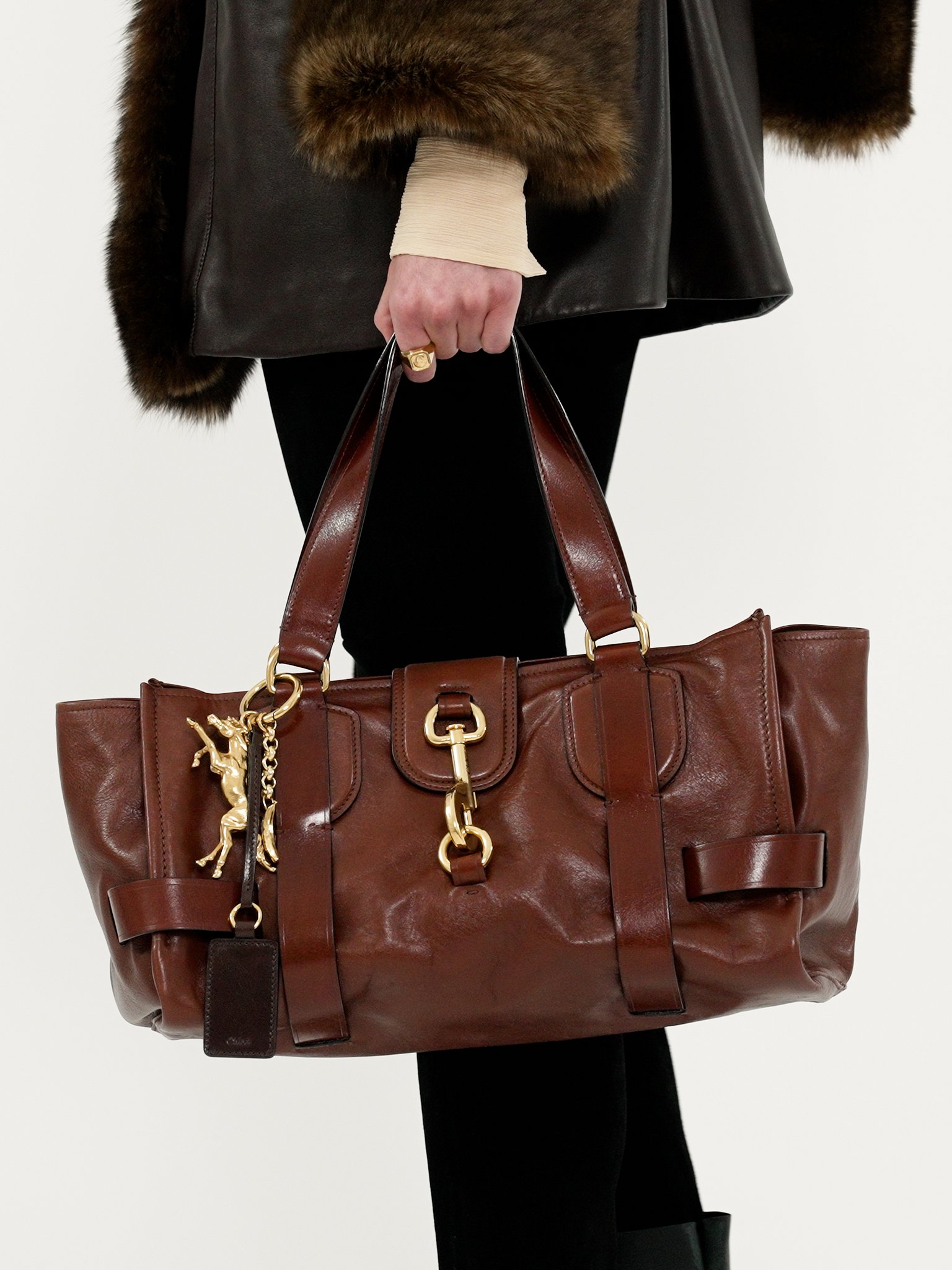 Kerala 25 handbag in soft leather Smooth & natural calfskin
Dark Ebony [*** acc_altImage_shotV ***]