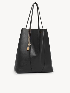 Large Chloé Spin tote bag in grained leather Shiny grained calfskin
Black Front view of the product being worn