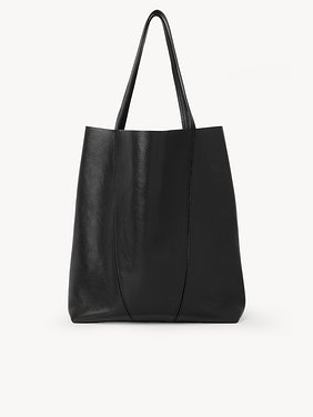 Large Chloé Spin tote bag in grained leather Shiny grained calfskin
Black Top view of the product