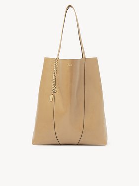 Large Chloé Spin tote bag in grained leather Shiny grained calfskin
Milky Brown Product detail