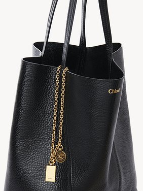 Chloé Spin tote bag in grained leather Shiny grained calfskin
Black 