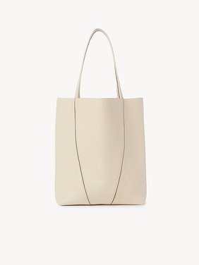 Chloé Spin tote bag in grained leather Shiny grained calfskin
Sweet Beige Top view of the product