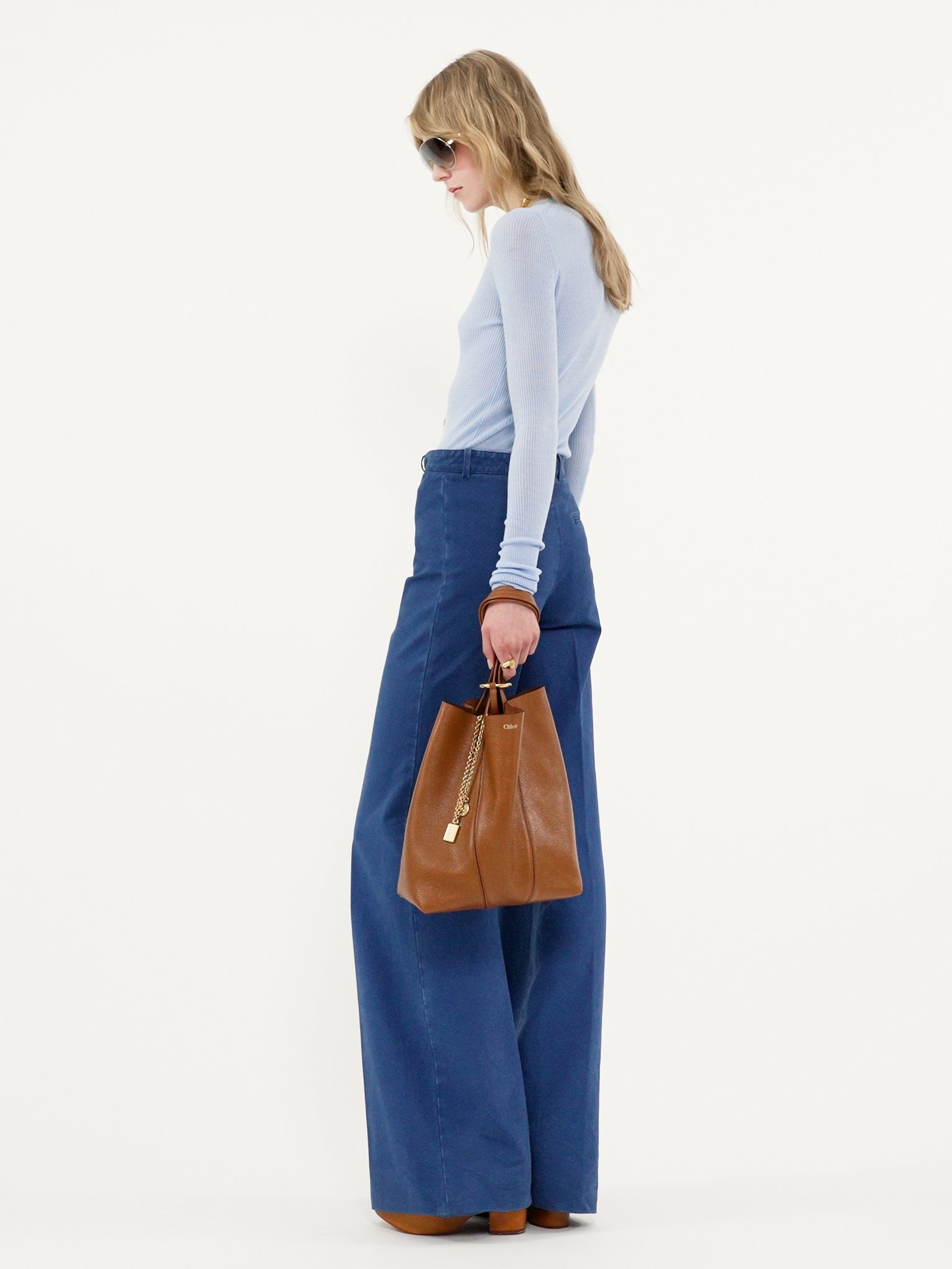 Chloé Spin tote bag in grained leather Shiny grained calfskin
Clay Brown [*** acc_altImage_shotV ***]