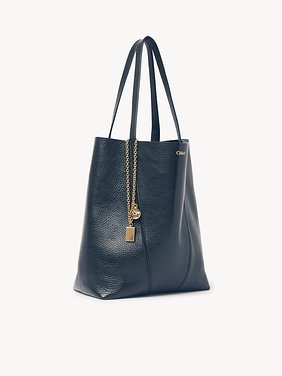 Chloé Spin tote bag in grained leather Shiny grained calfskin
Tapestry Blue Front view of the product being worn