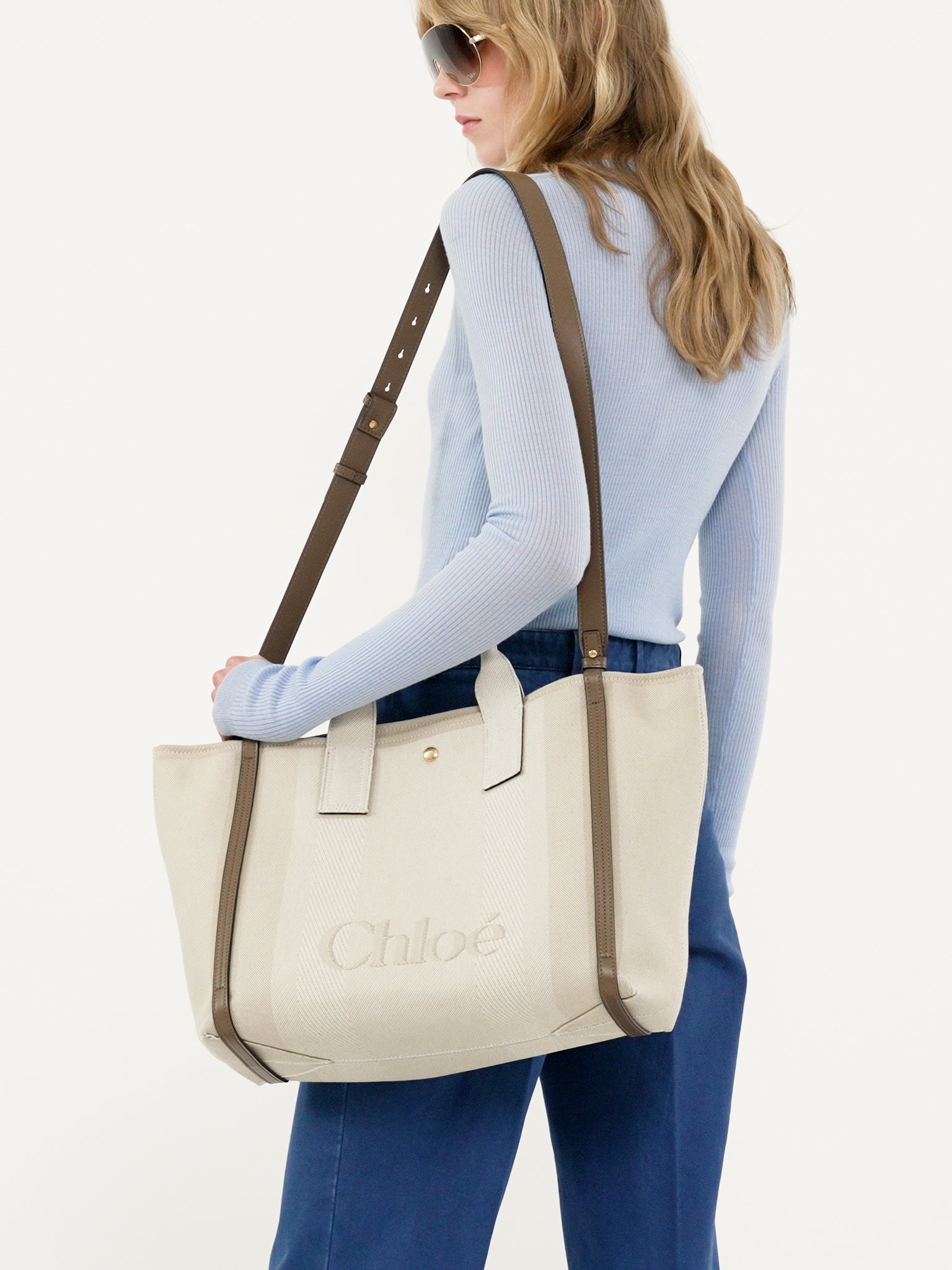 Chloé Carry tote bag in canvas Cotton canvas
Vegetal Beige [*** acc_altImage_shotV ***]