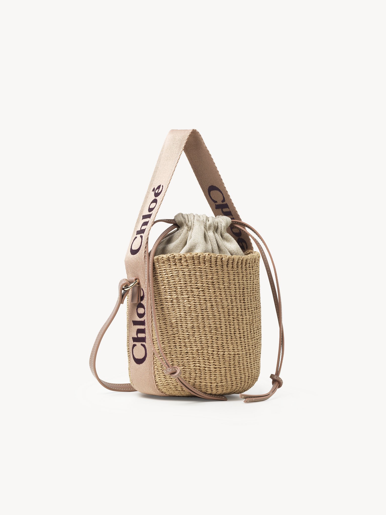 Small Woody basket in natural fibers Fairtrade paper, calfskin & webbing with Chloé logo embroidery
Tan Rose