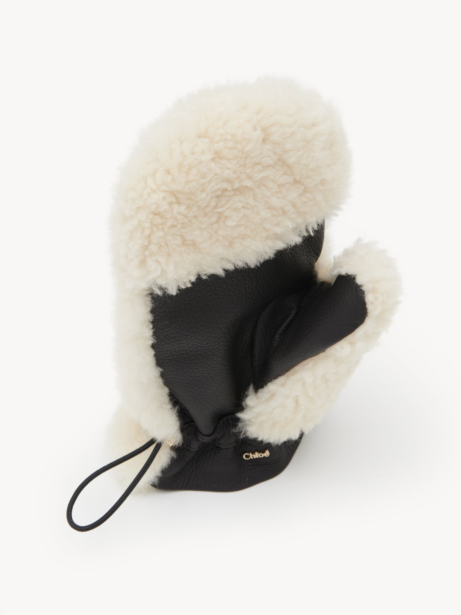 Shearling mittens Deerskin, shearling & brass
Chocolate