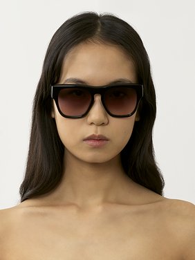 Gayia sunglasses Black recycled acetate & bio-based nylon
Gradient Burgundy lenses Top view of the product