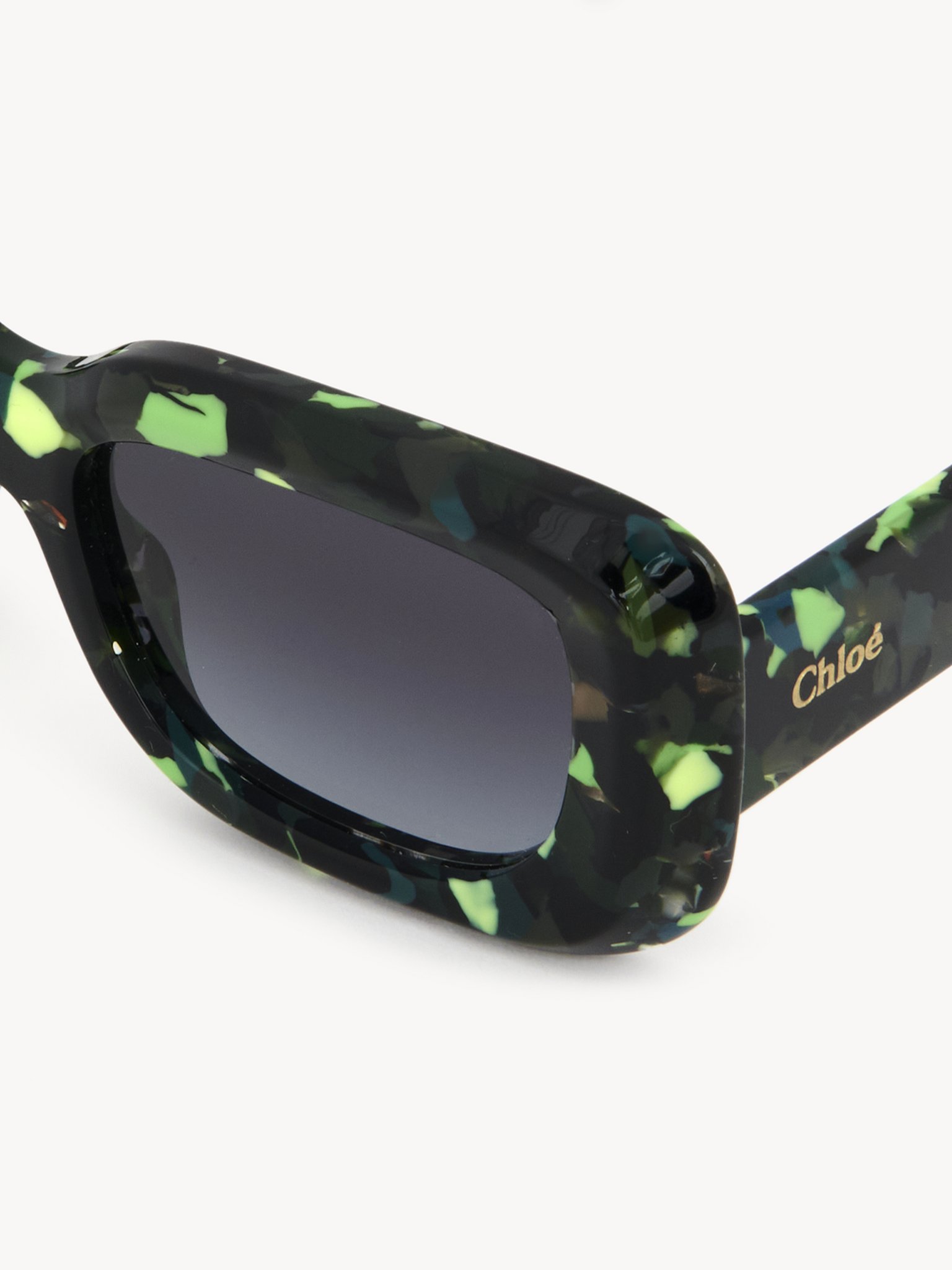 Gayia sunglasses Spotted Green/Black Havana recycled acetate & bio-based nylon
Gradient gray lenses Product detail