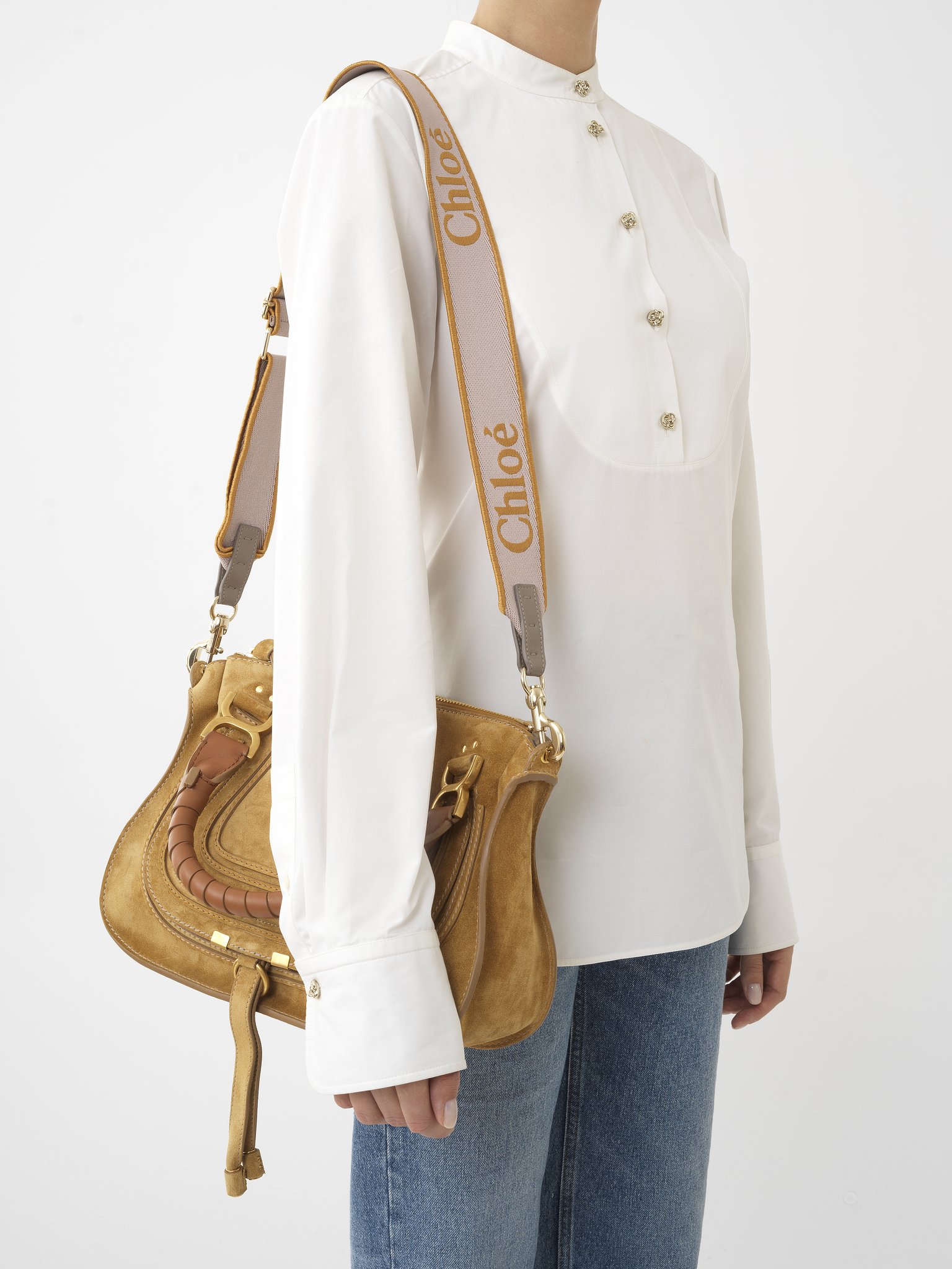 Adjustable strap Canvas with Chloé logo embroidery
Honey Gold 