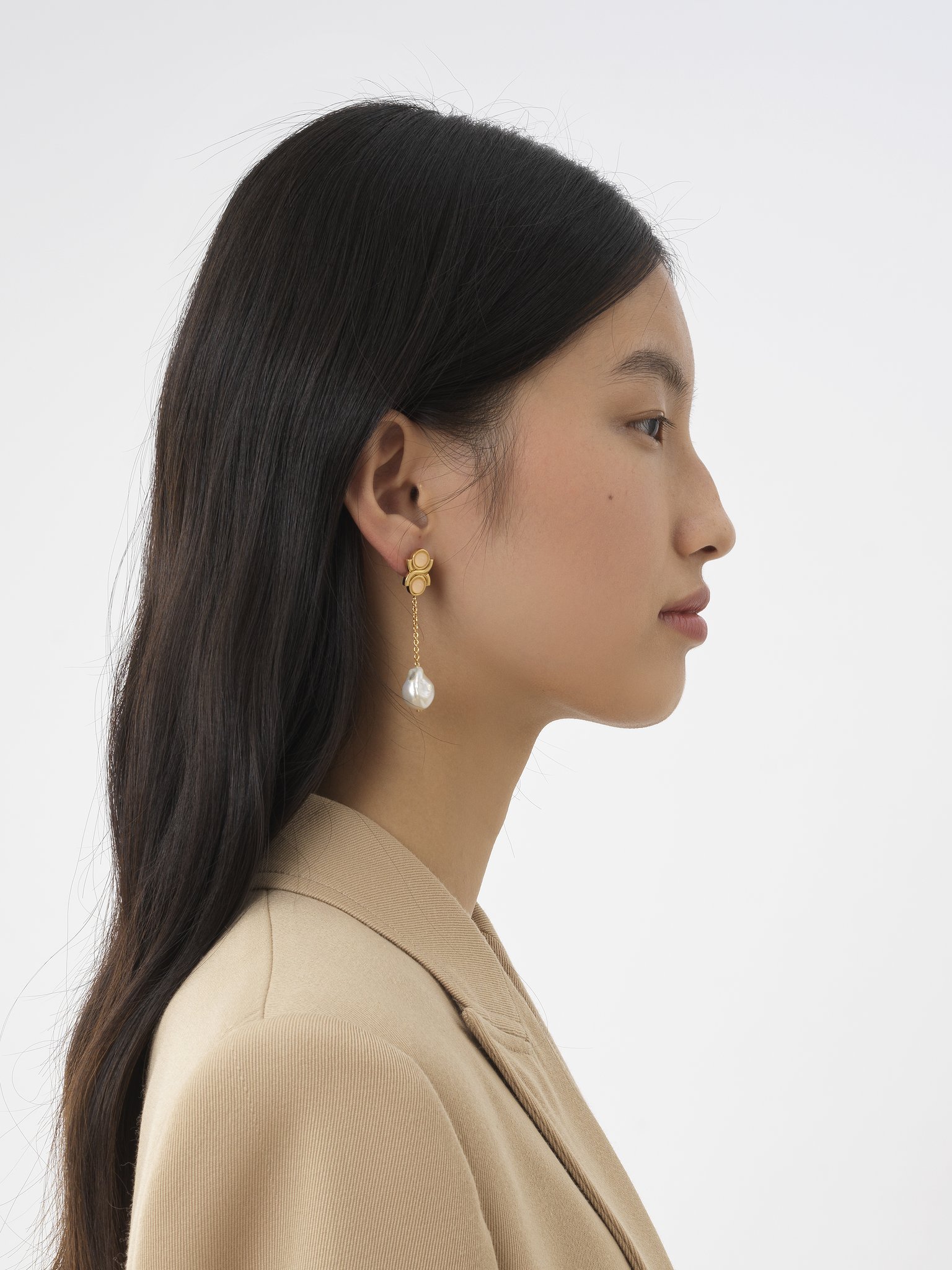 Marcie earrings Brass, cultured freshwater pearls & rose quartz
Bright Gold 