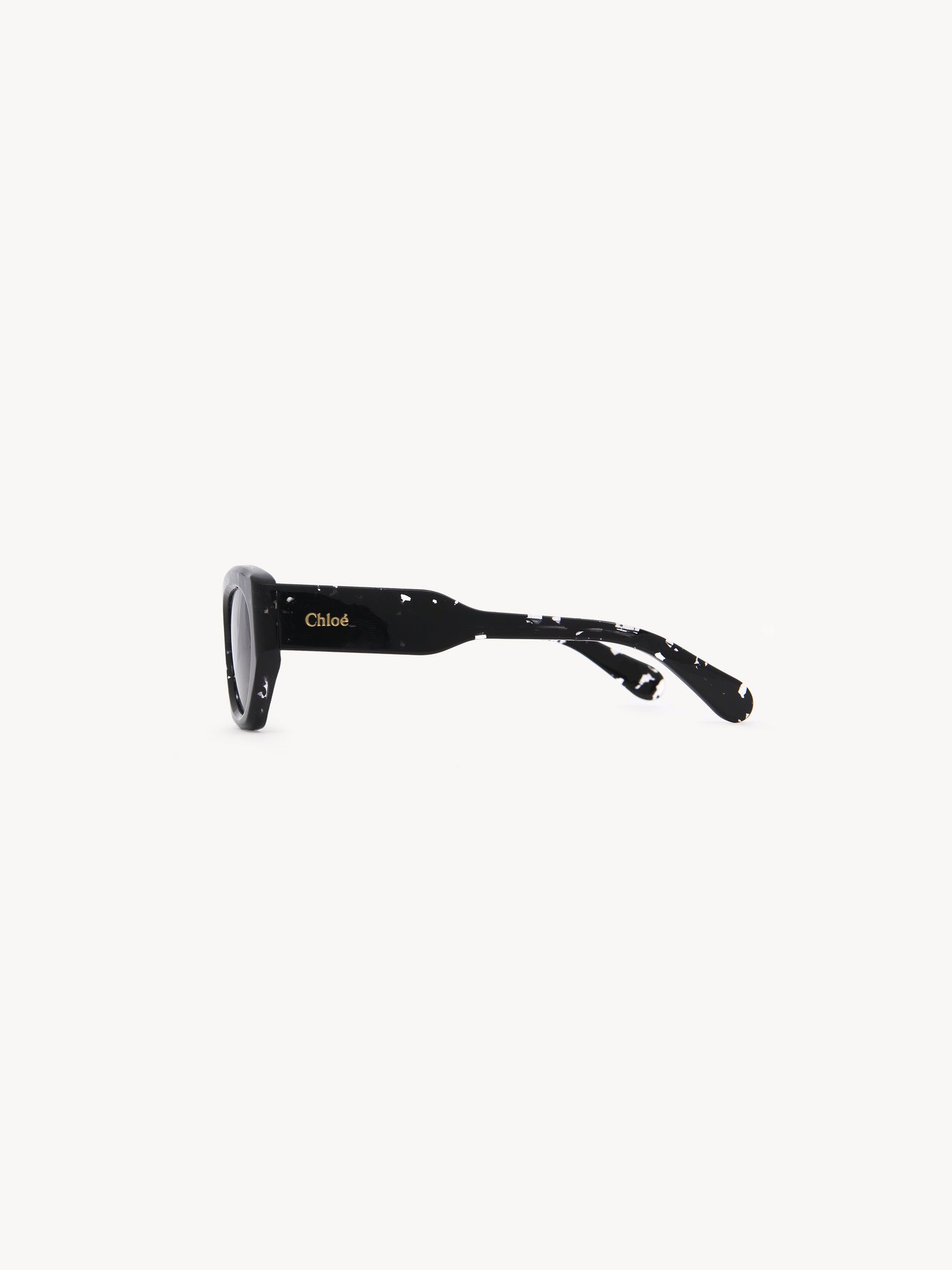 Gayia sunglasses Crystal Black recycled acetate & bio-based nylon
Gray lenses Product detail