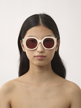 Naomy sunglasses Ivory lower-impact acetate & bio-based nylon
Bordeaux lenses 