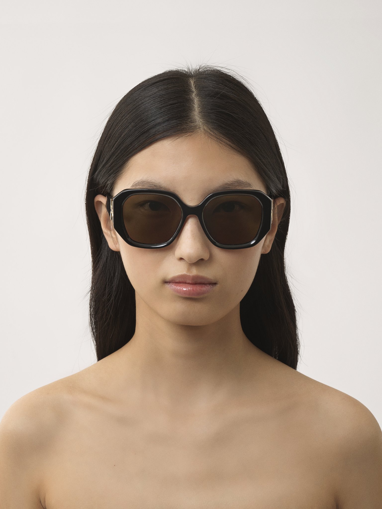 Marcie sunglasses Black lower-impact acetate & bio-based nylon 
Brown lenses Front view of the product being worn