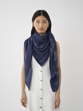 Square shawl in wool, silk & cashmere Ribbon jacquard
Denim Blue Back view of the product