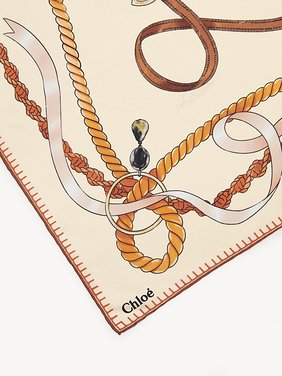 Square scarf in silk Chloé signature print on organic silk
Quiet Beige Product detail