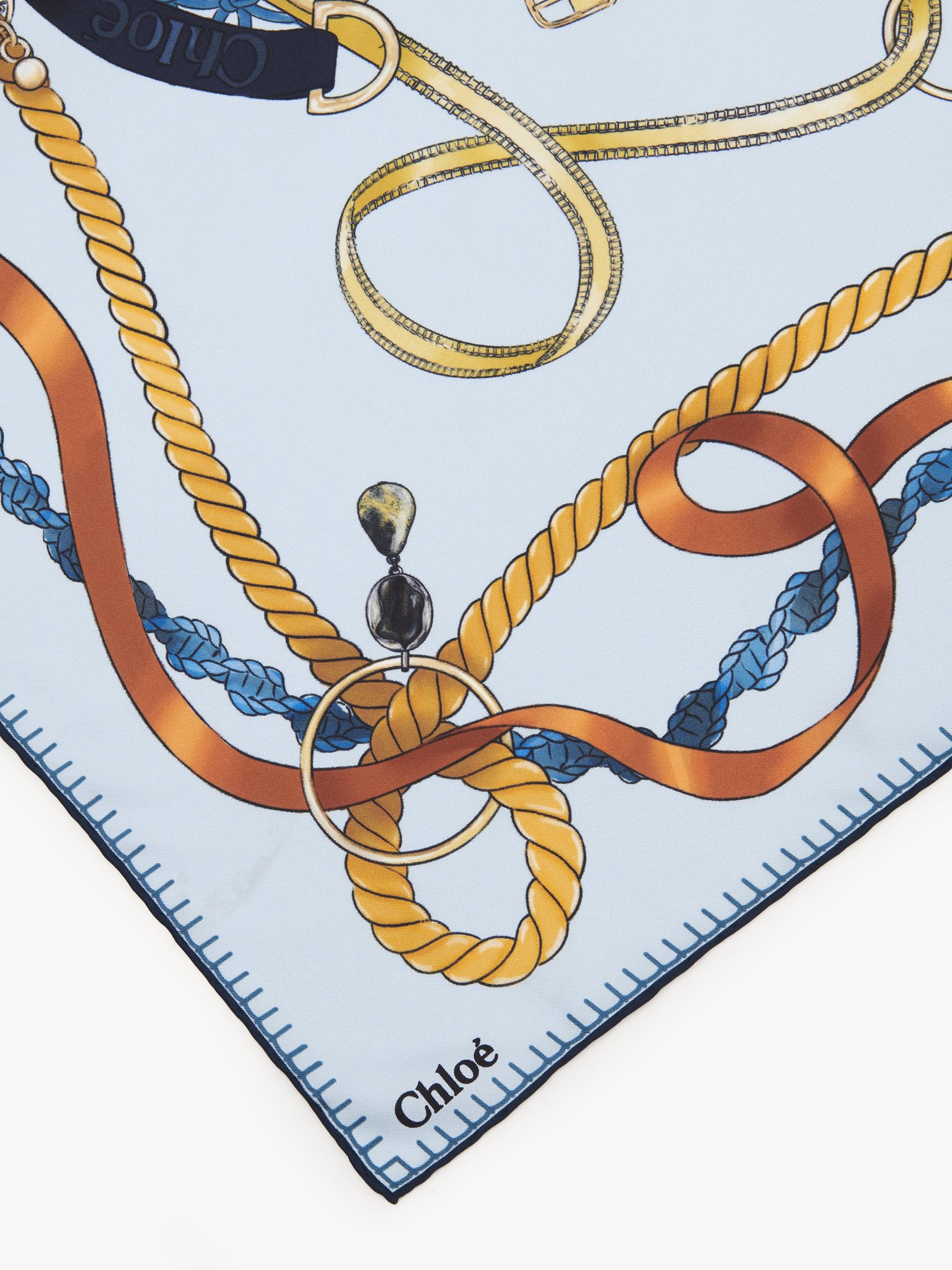 Square scarf in silk Chloé signature print on organic silk
Silky Blue Product detail