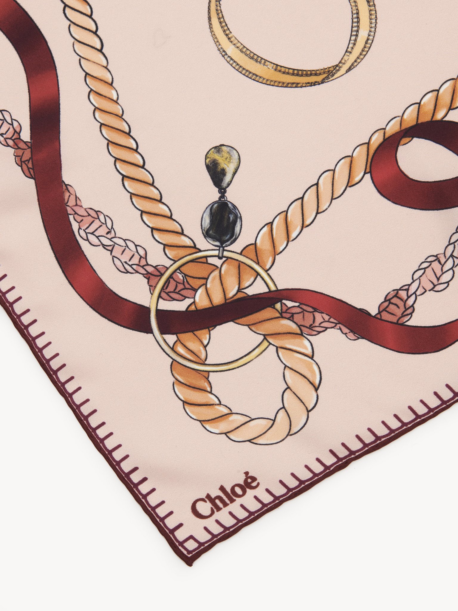 Square scarf in silk Chloé signature print on organic silk
Smoky Rose Product detail