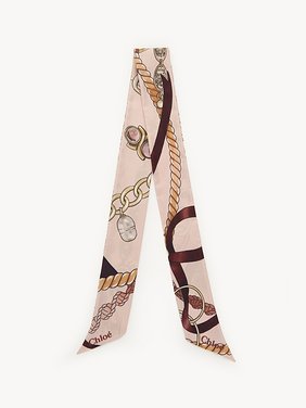 Bandeau scarf in silk Chloé signature print on organic silk
Smoky Rose