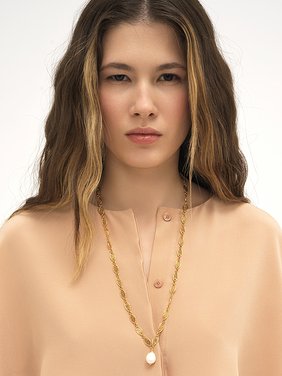 Darcey lace necklace Brass & cultured freshwater pearl
Gold Product detail