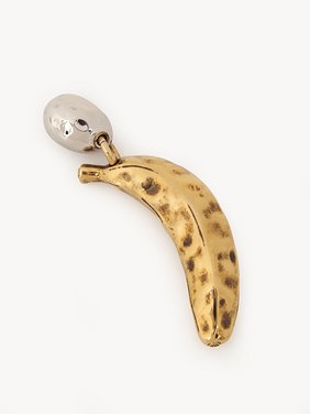 The Chloé Bananas earrings Brass
Vintage Gold Product detail