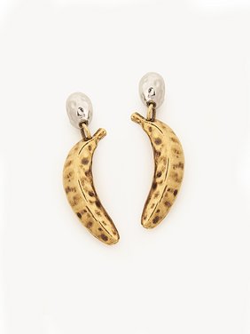 The Chloé Bananas earrings Brass
Vintage Gold